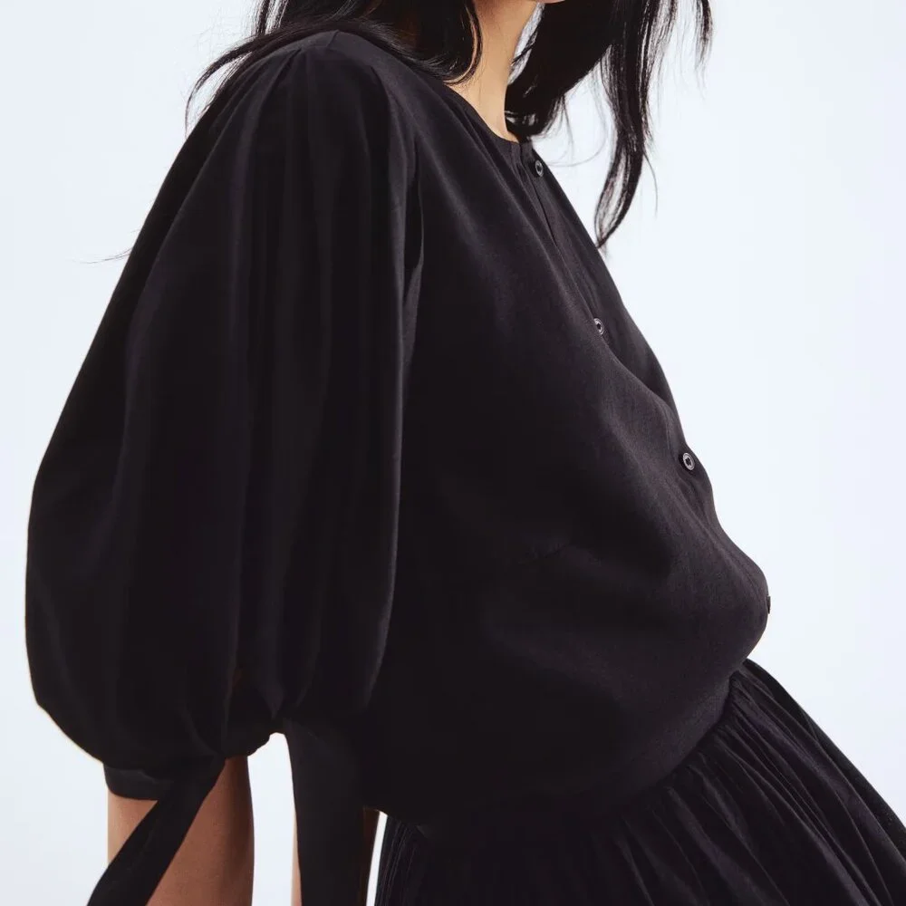 (NWT) H&M - black puff sleeved blouse (small) - Picture 2 of 4